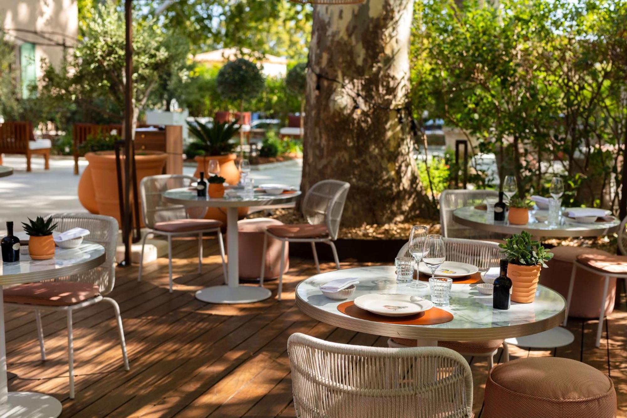 Hotel Et Restaurant La Bastide Bourrelly - Mathias Dandine カブリエ エクステリア 写真