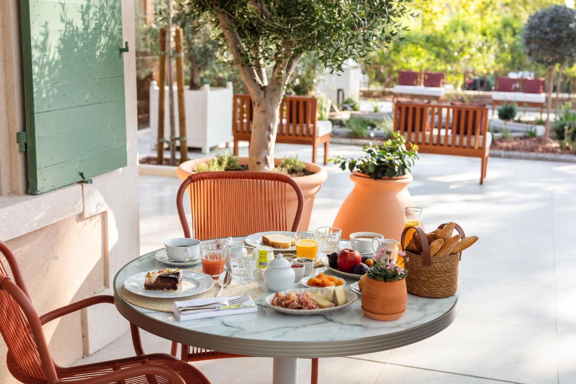 Hotel Et Restaurant La Bastide Bourrelly - Mathias Dandine カブリエ エクステリア 写真