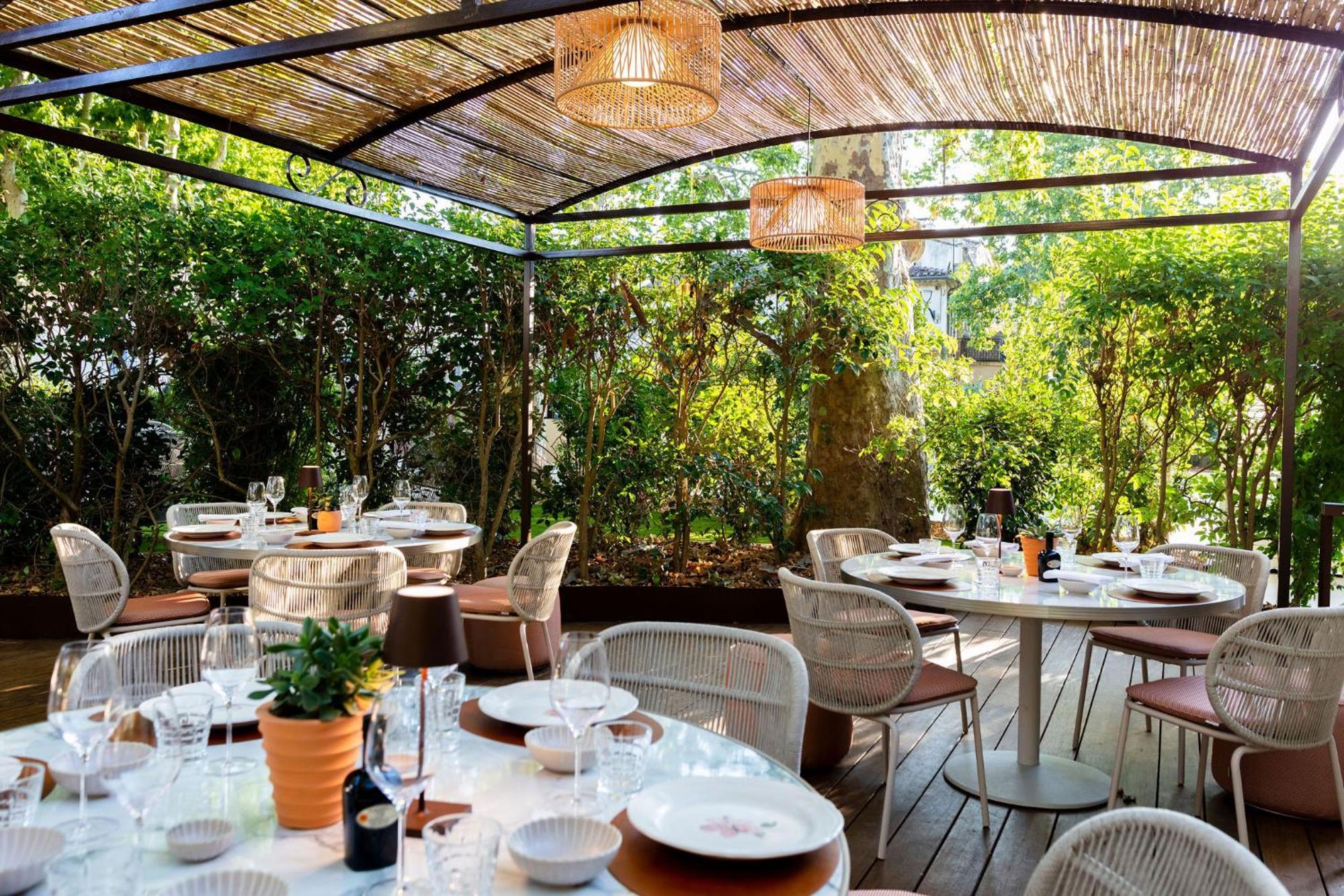 Hotel Et Restaurant La Bastide Bourrelly - Mathias Dandine カブリエ エクステリア 写真